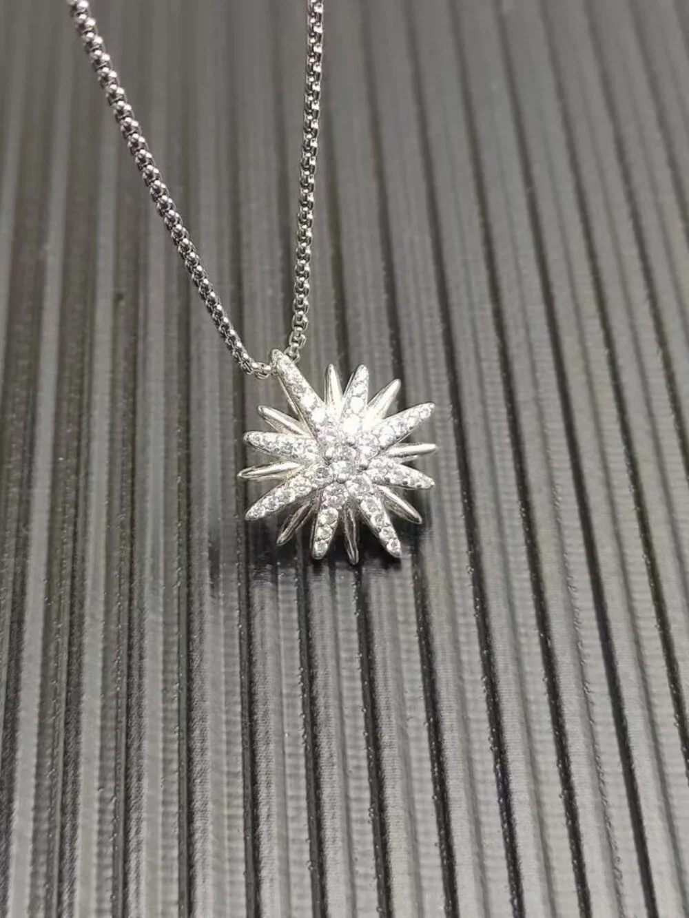 ✨David Yurman Silver Sunflower Necklace✨